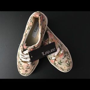 DESIGNER SHOES BY TURQUISE